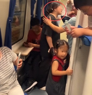 女子换下铺被拒后续：怒怼大哥15分钟，正脸曝光，被指傅首尔长相